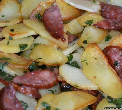 Картошка с колбасой рецепт с фото